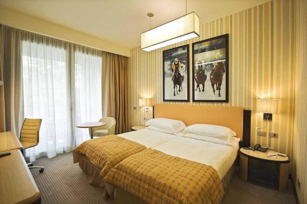UNAHOTELS Varese Esterno foto