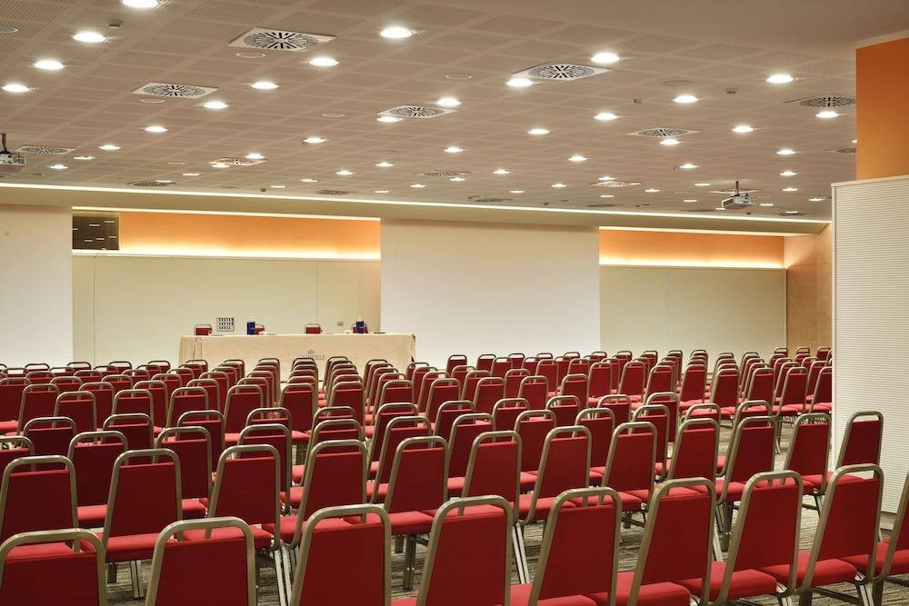 UNAHOTELS Varese Esterno foto