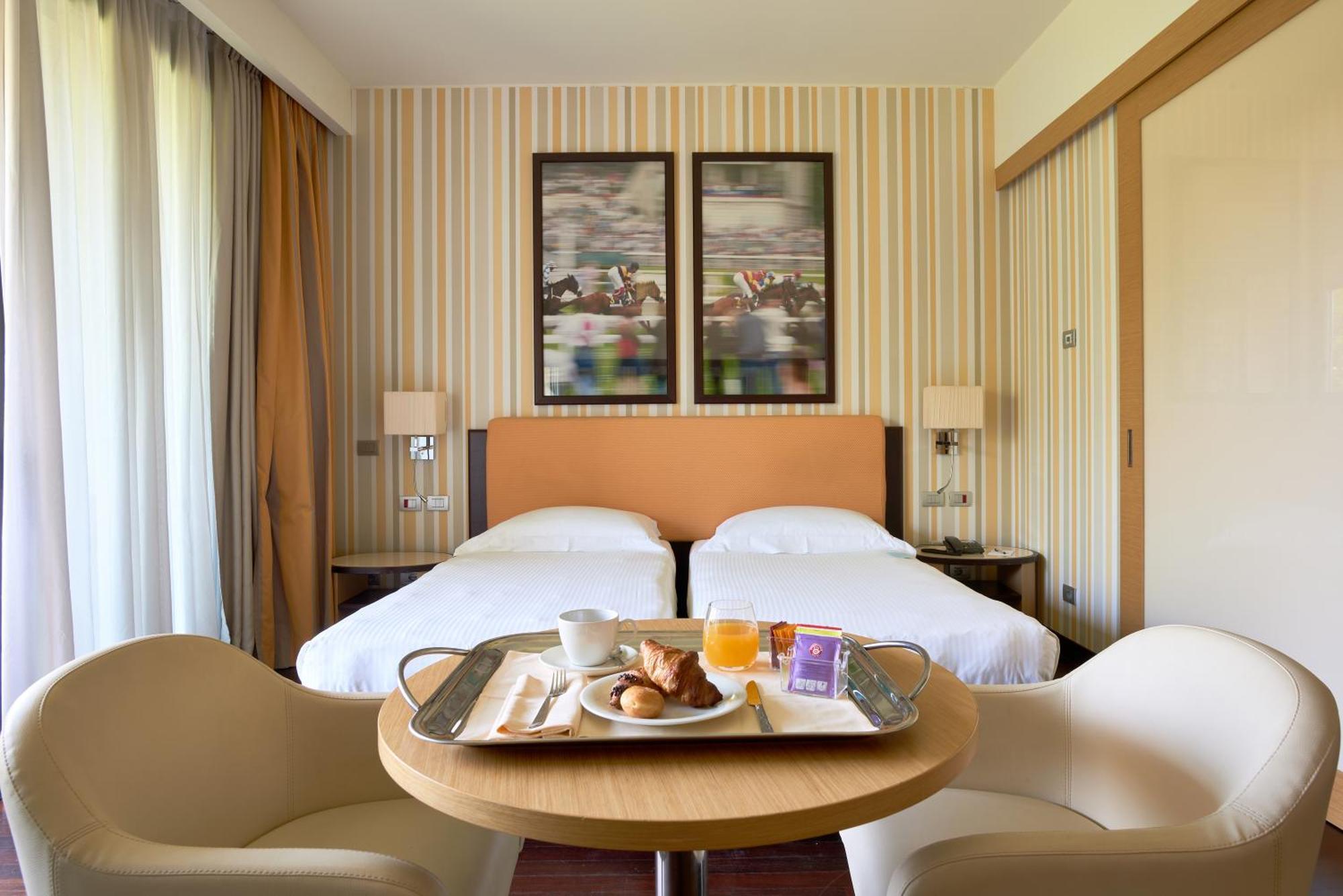 UNAHOTELS Varese Esterno foto