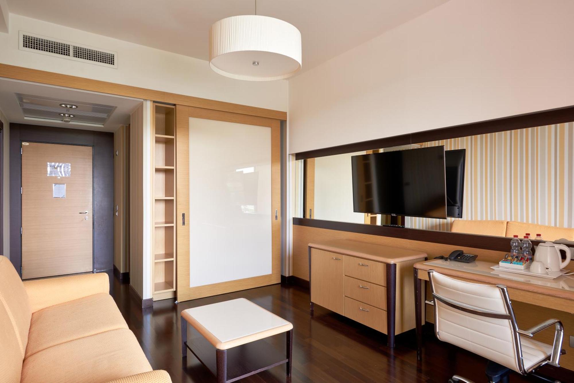 UNAHOTELS Varese Esterno foto
