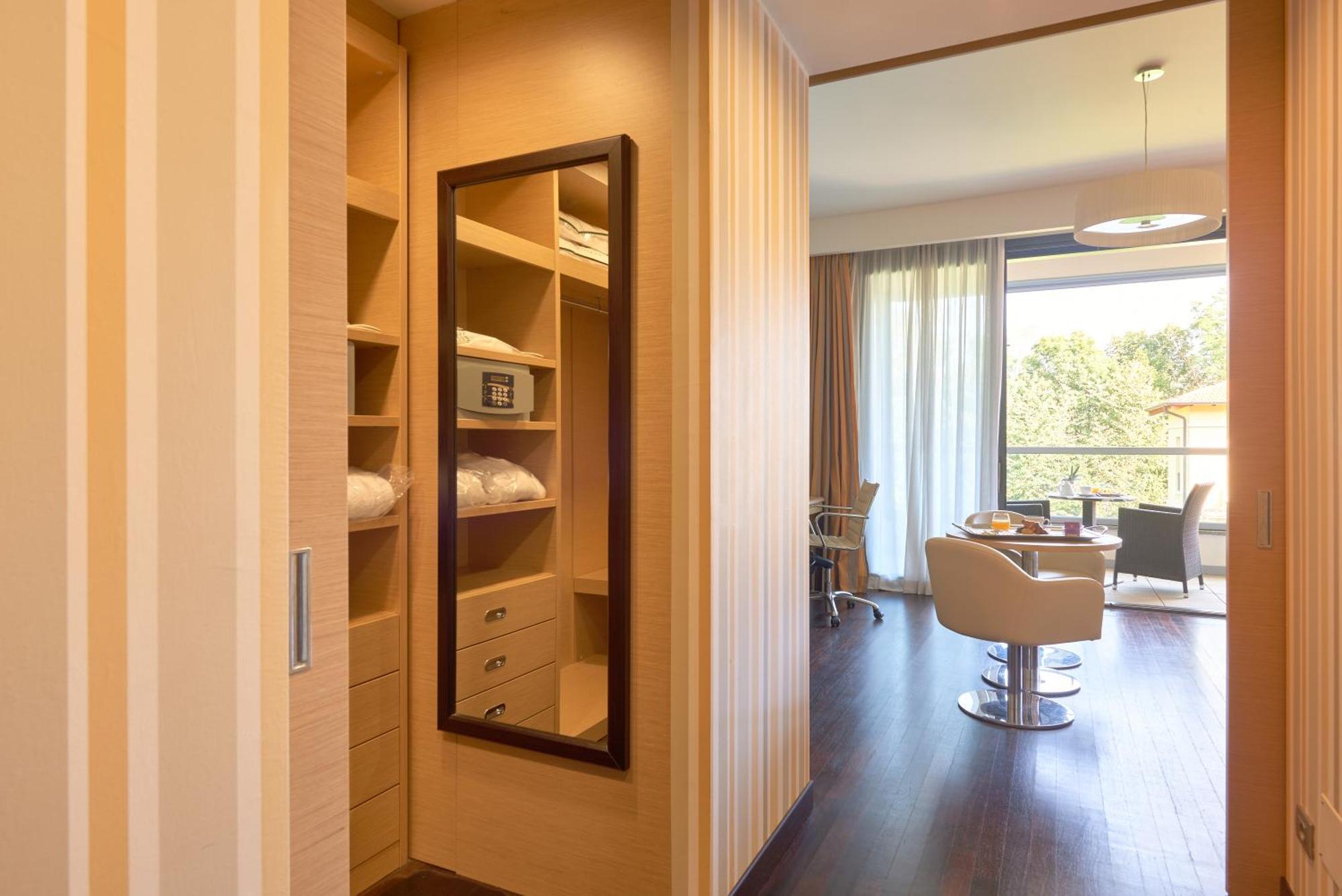 UNAHOTELS Varese Esterno foto