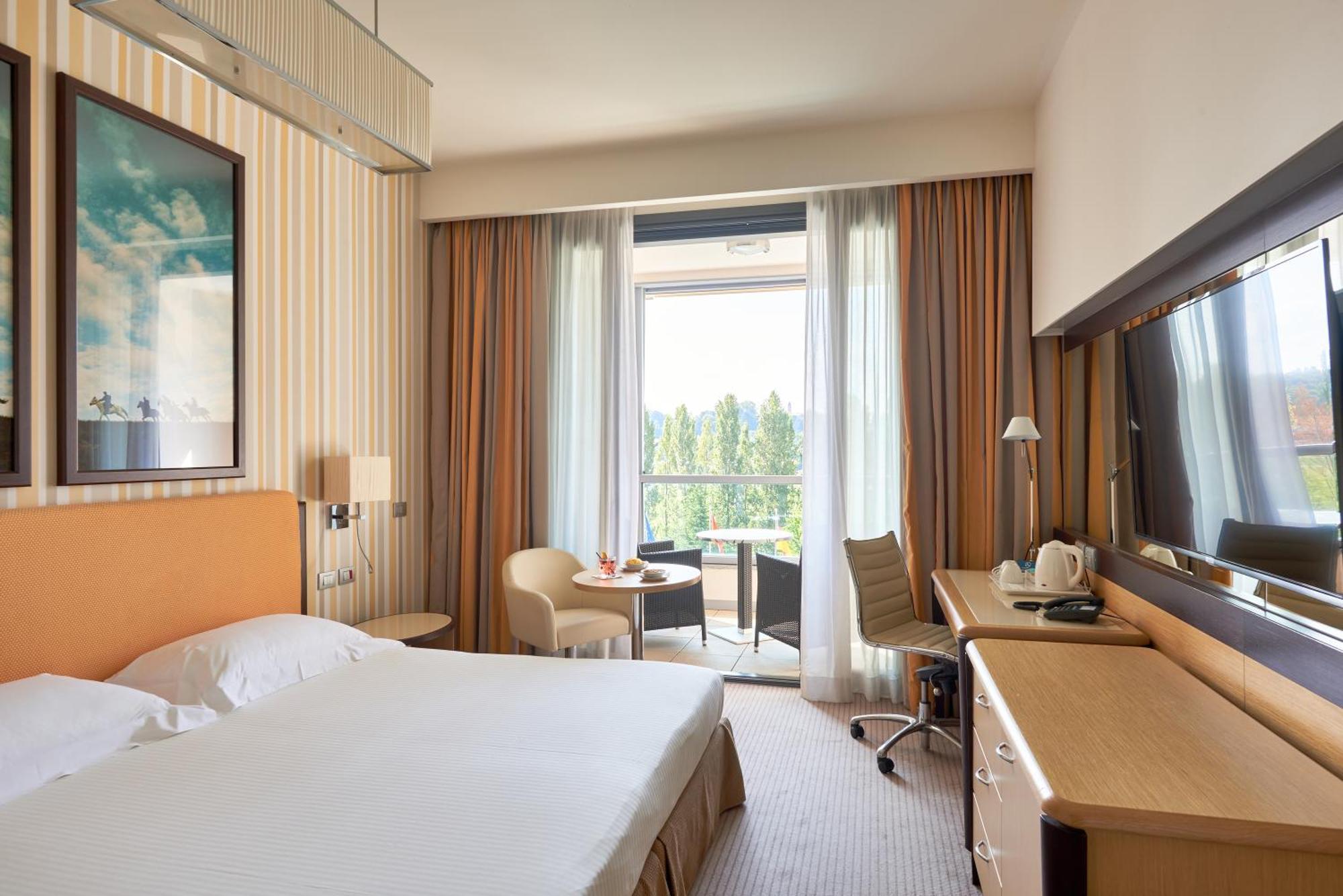 UNAHOTELS Varese Esterno foto