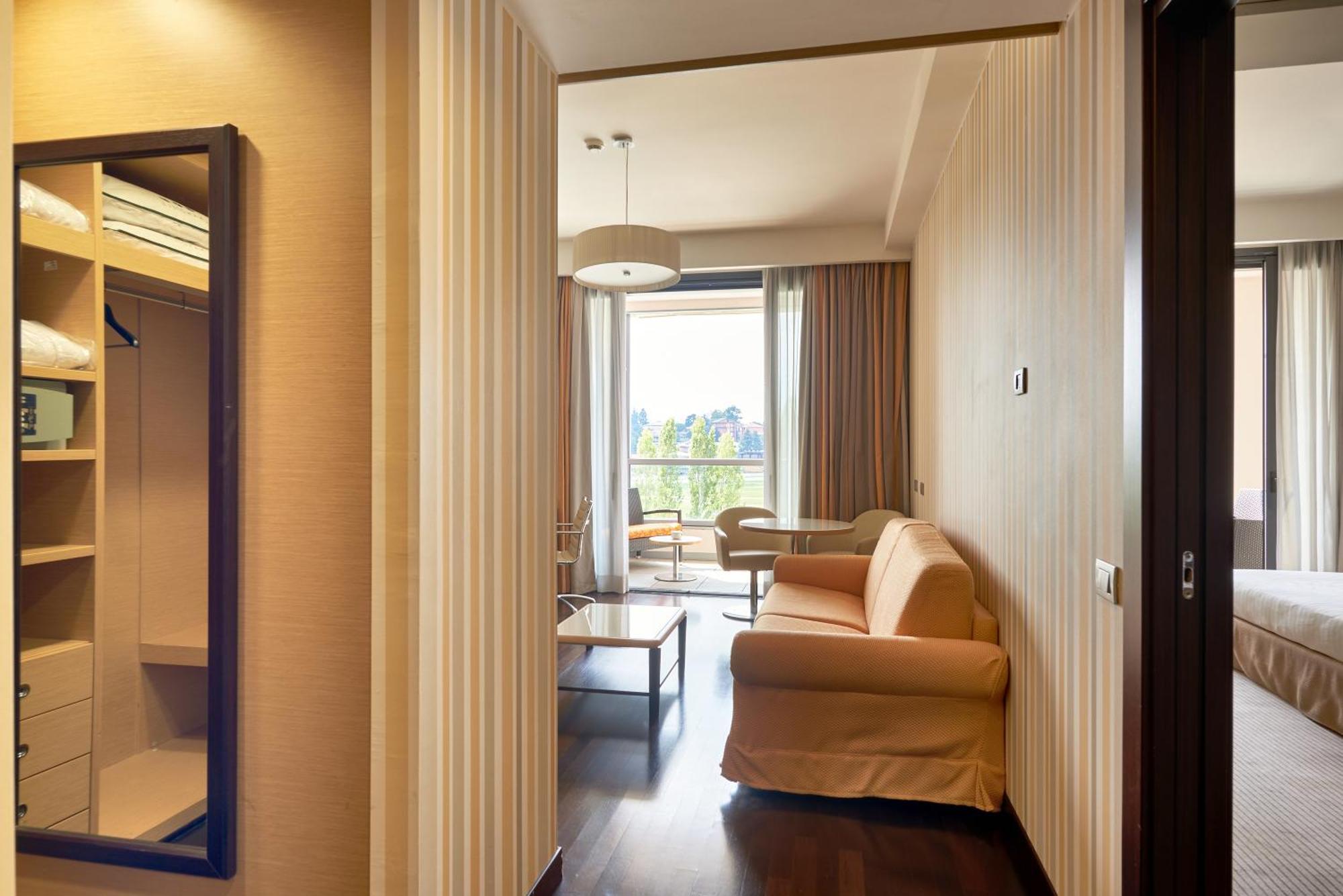 UNAHOTELS Varese Esterno foto