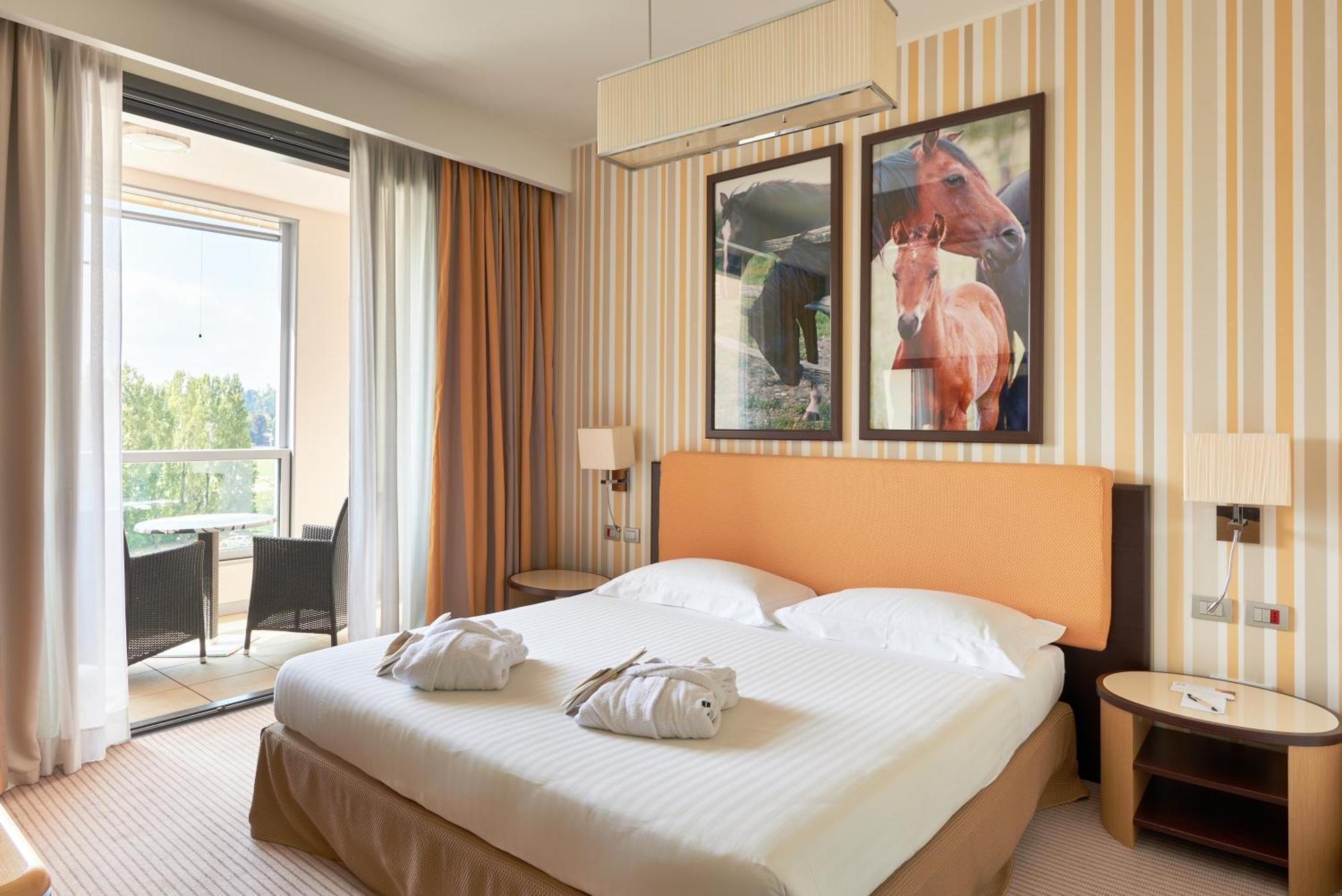 UNAHOTELS Varese Esterno foto