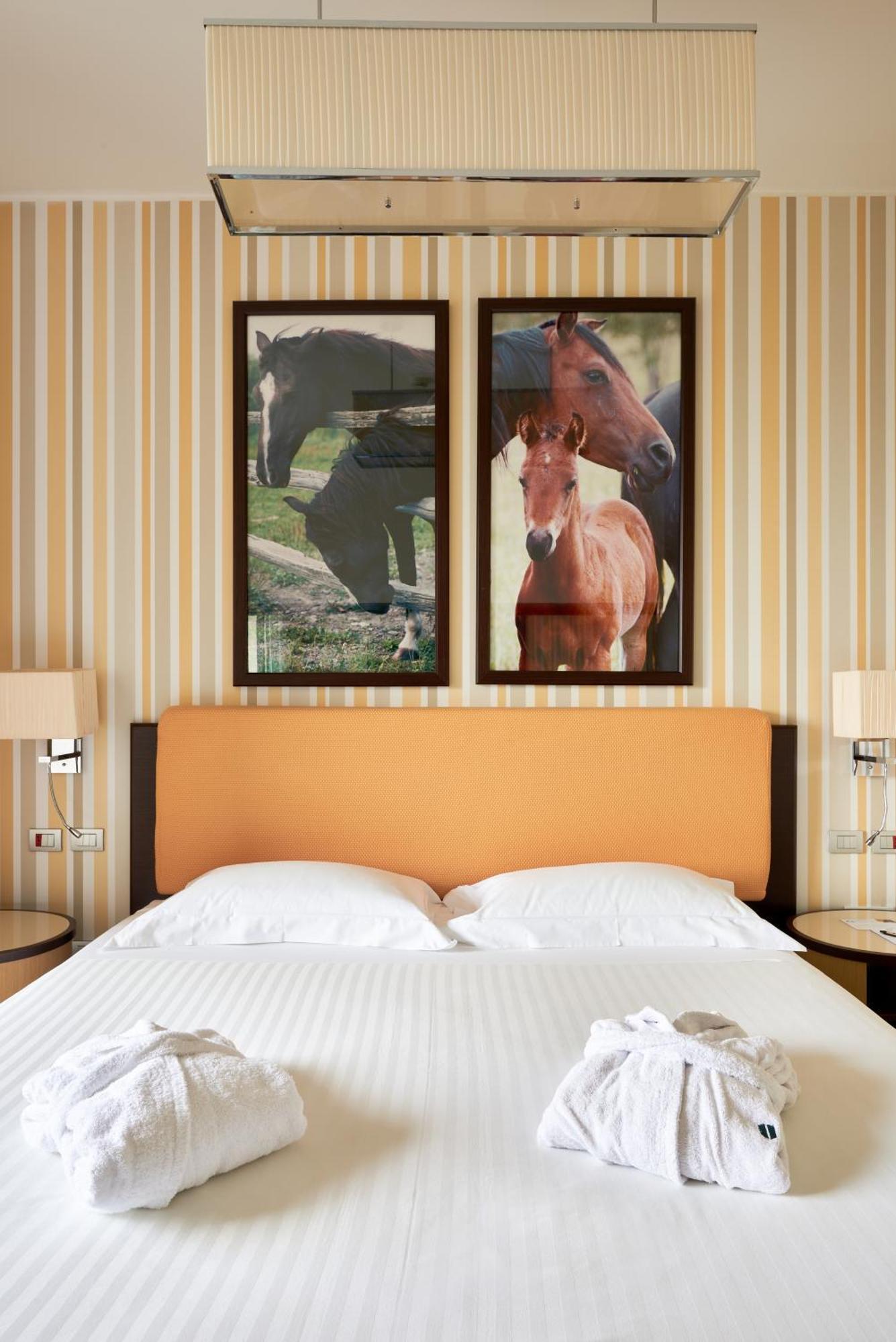 UNAHOTELS Varese Esterno foto