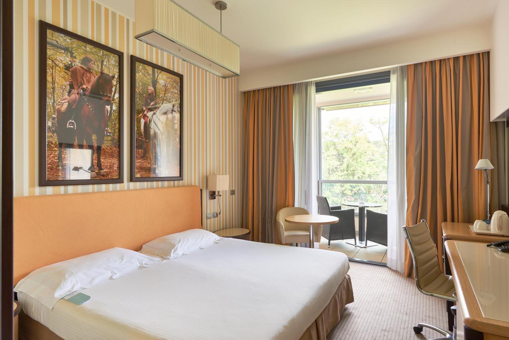 UNAHOTELS Varese Esterno foto