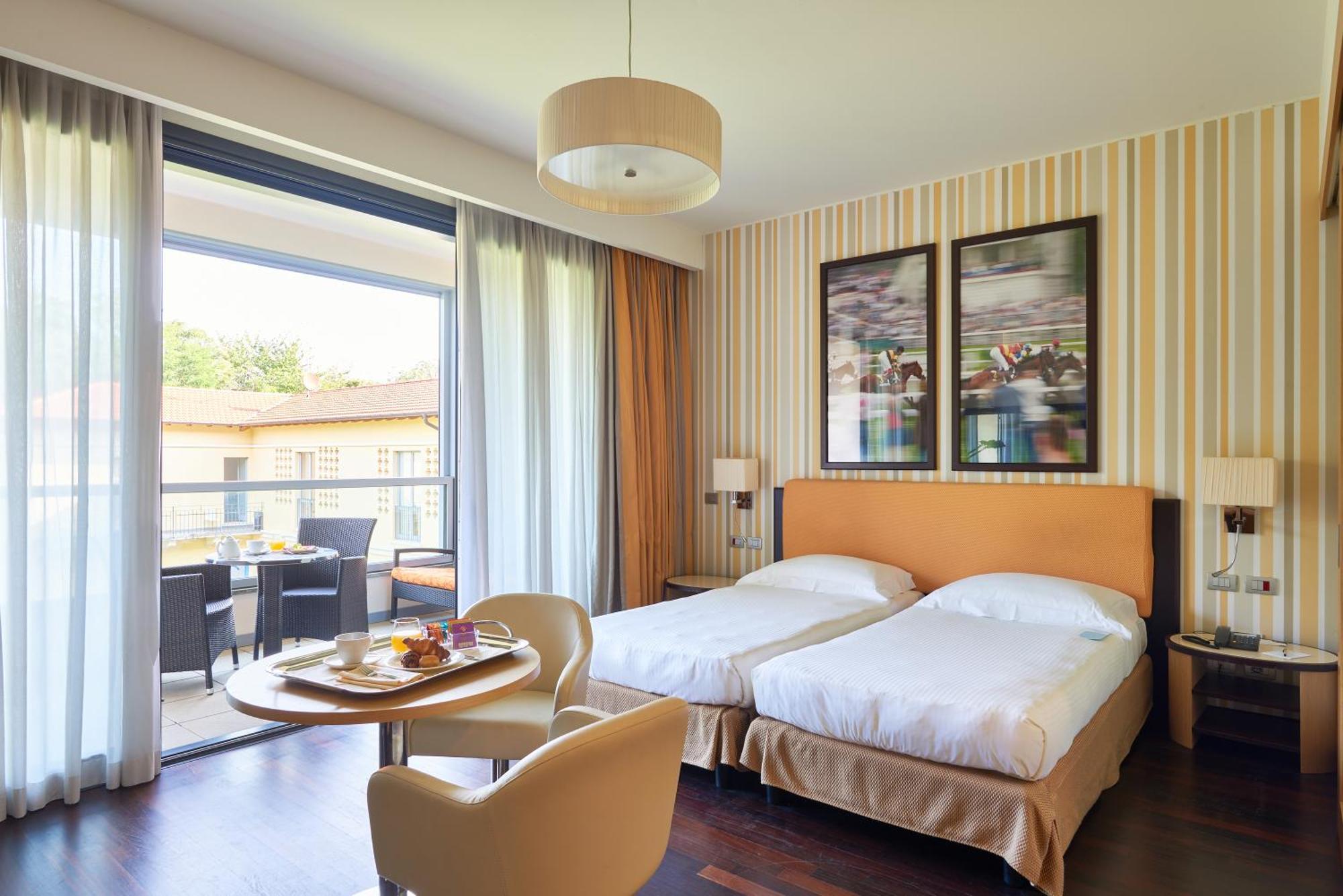 UNAHOTELS Varese Esterno foto