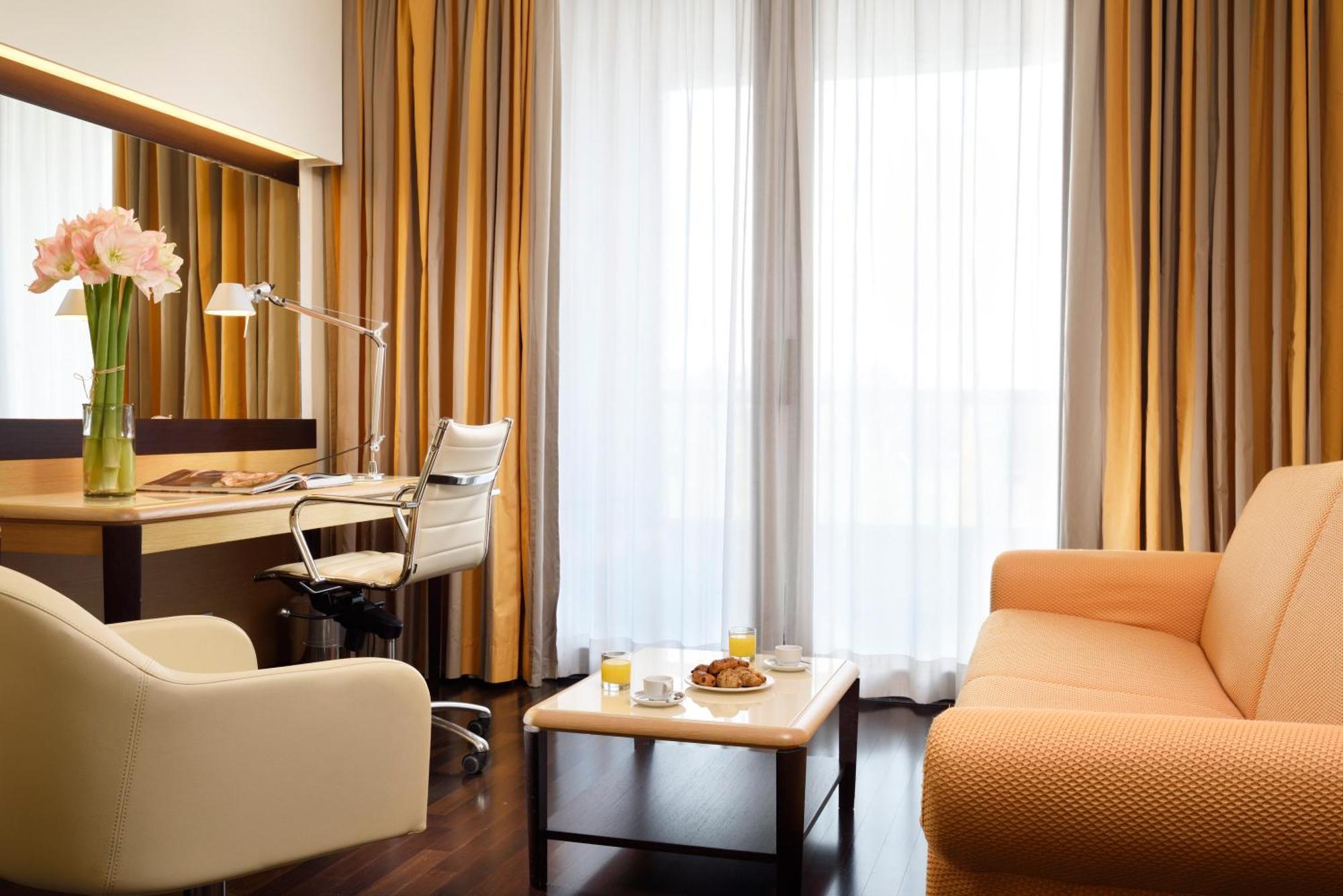 UNAHOTELS Varese Esterno foto