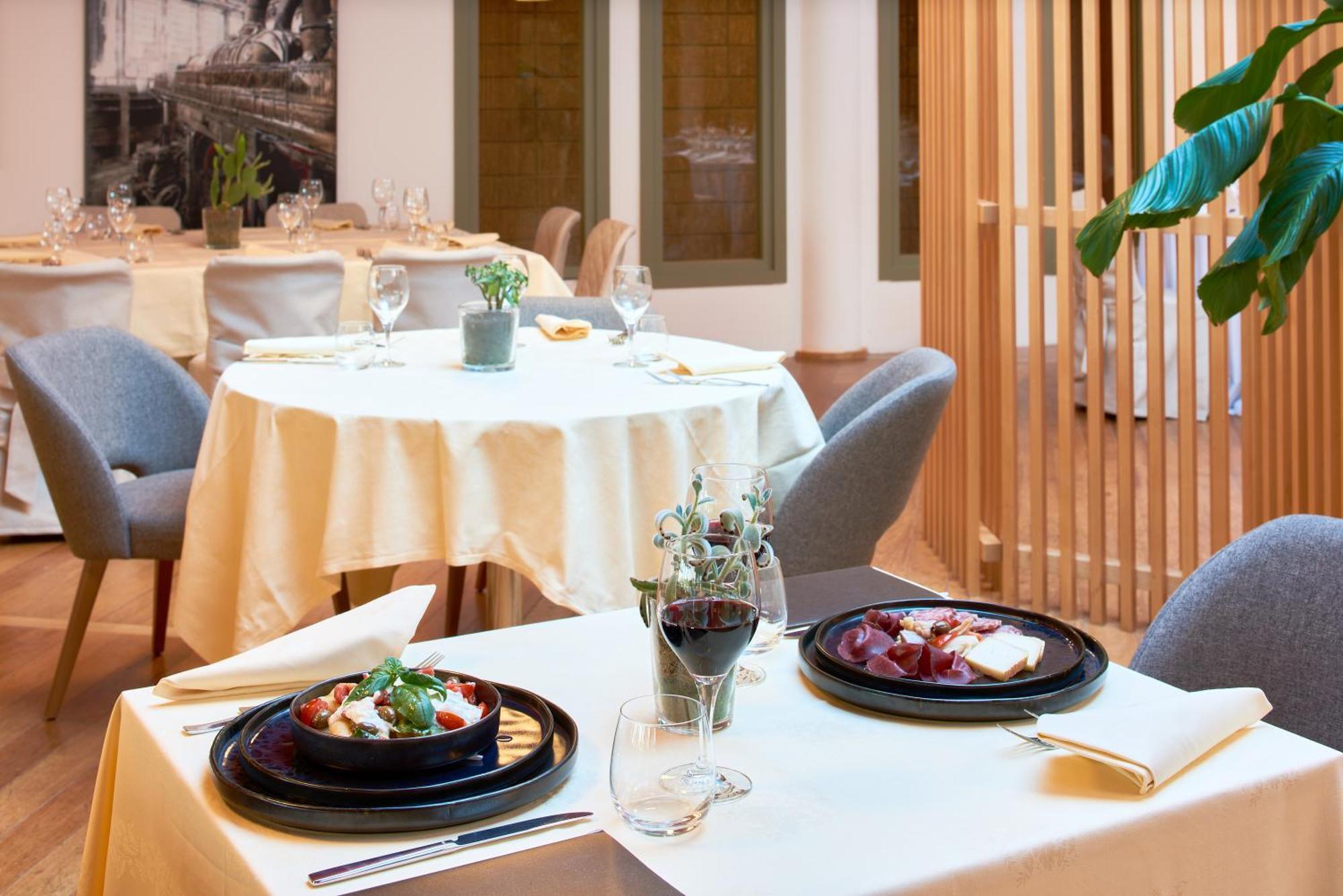 UNAHOTELS Varese Esterno foto