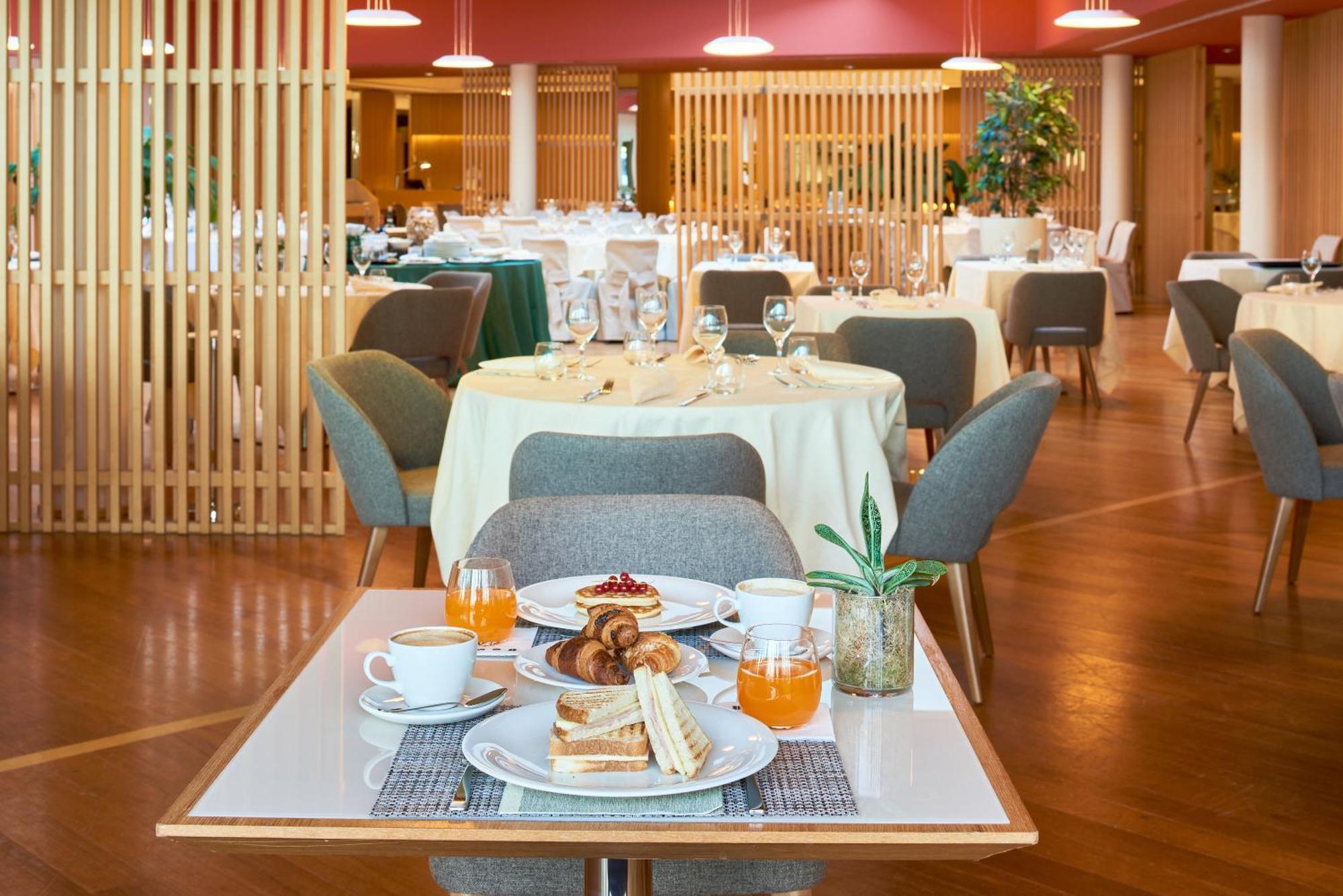 UNAHOTELS Varese Esterno foto