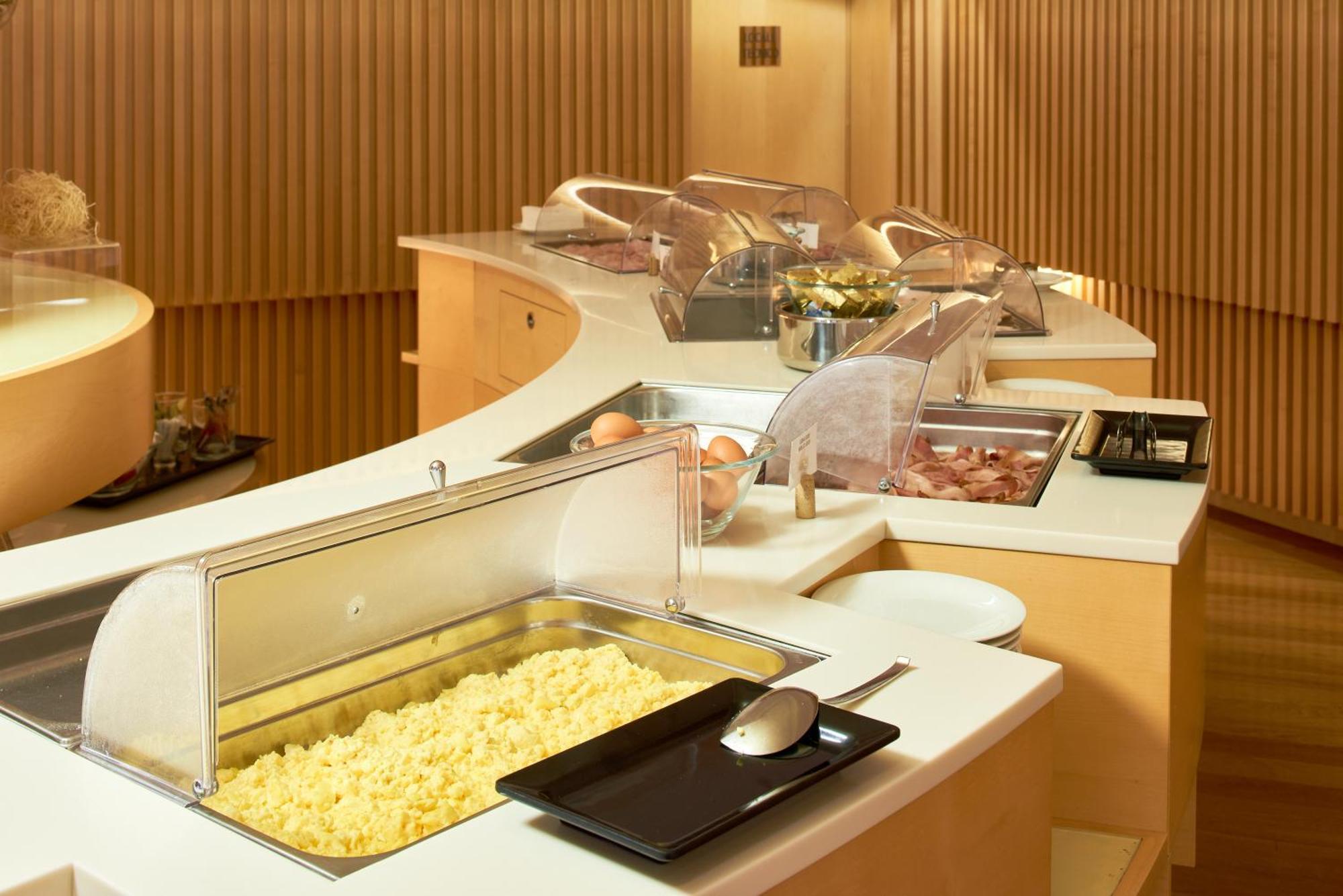 UNAHOTELS Varese Esterno foto