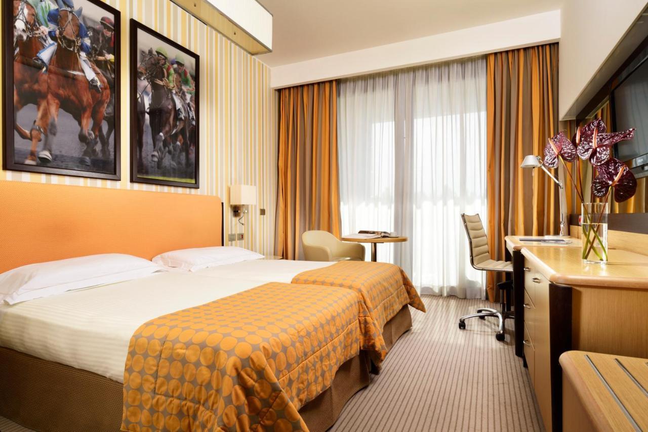 UNAHOTELS Varese Esterno foto